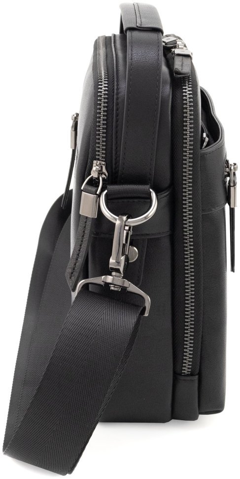 Чоловіча шкіряна сумка-барсетка з ручкою та плечовим ременем Leather Collection 94561 чорного кольору фото №2 Чоловіча шкіряна сумка-барсетка з ручкою та плечовим ременем Leather Collection 94561 чорного кольору modnotak фото №2
