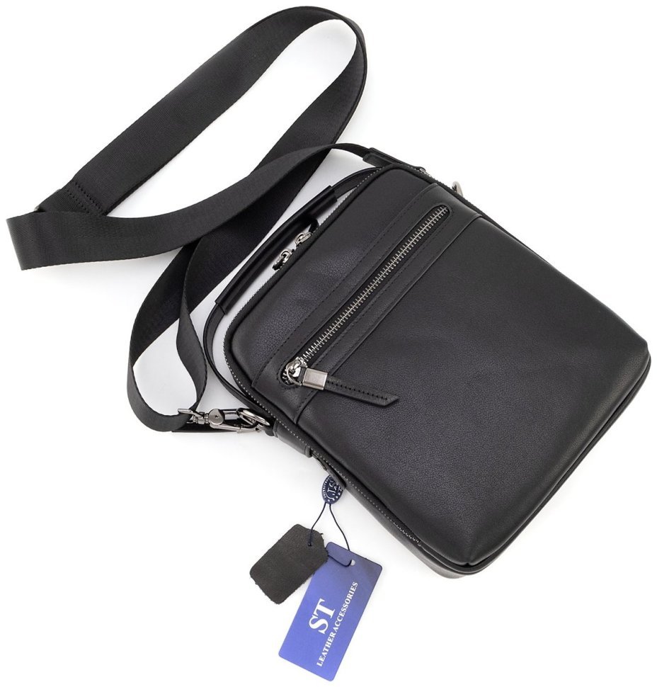 Чоловіча шкіряна сумка-барсетка з ручкою та плечовим ременем Leather Collection 94561 чорного кольору фото №5 Чоловіча шкіряна сумка-барсетка з ручкою та плечовим ременем Leather Collection 94561 чорного кольору modnotak фото №5