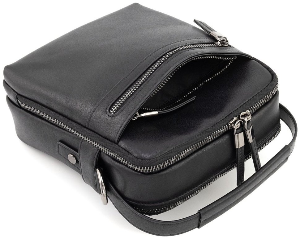 Чоловіча шкіряна сумка-барсетка з ручкою та плечовим ременем Leather Collection 94561 чорного кольору фото №6 Чоловіча шкіряна сумка-барсетка з ручкою та плечовим ременем Leather Collection 94561 чорного кольору modnotak фото №6
