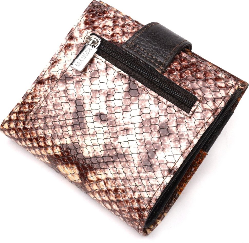 Різнокольоровий маленький жіночий гаманець із натуральної шкіри з фактурою під змію KARYA (2420947)