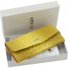 Довгий жіночий гаманець жовтого кольору з натуральної шкіри під рептилію KARYA (21054) - 5