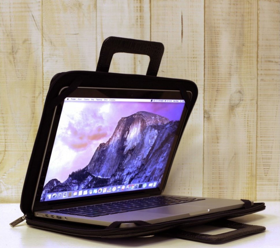Коричневая кожаная сумка для ноутбука MacBook 13 Issa Hara (21157)