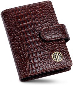 Кожаная визитница на кнопке с фактурной под крокодила Hammonds Flycatcher CC602 коричневая 108061