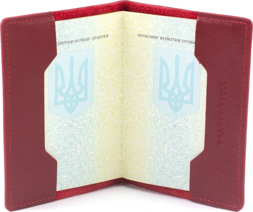 Червона обкладинка для паспорта з якісної італійської шкіри з принтом Карта України - Grande Pelle (21946)