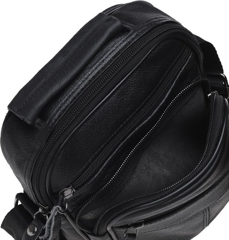 Мужская недорогая кожаная сумка-барсетка черного цвета с ручкой Keizer (22057)