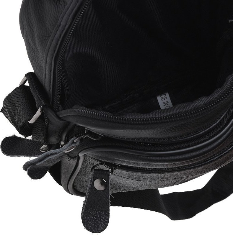 Чоловіча недорога шкіряна сумка-барсетка чорного кольору з ручкою Keizer (22057)