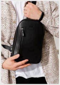Мужская сумка-слинг из гладкой кожи высокого качества в черном цвете BlankNote Chest bag 78961