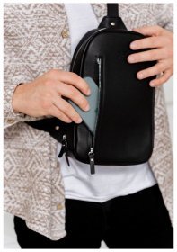 Мужская сумка-слинг из гладкой кожи высокого качества в черном цвете BlankNote Chest bag 78961