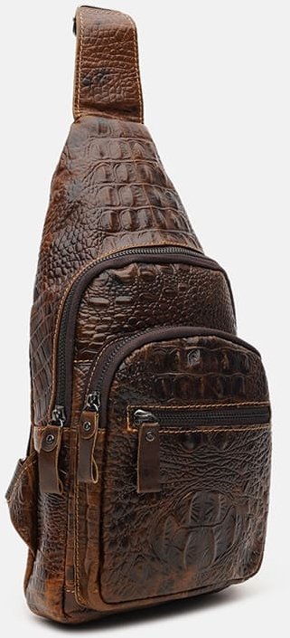 Чоловічий шкіряний слінг рюкзак коричневого кольору з фактурою під рептилію Keizer (21413)