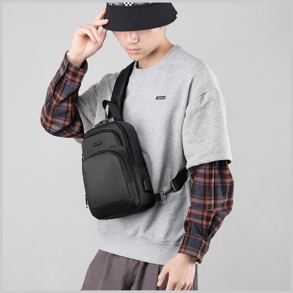 Середня чоловіча сумка-слінг із міцного текстилю чорного кольору Confident 77462 modnotak фото №2