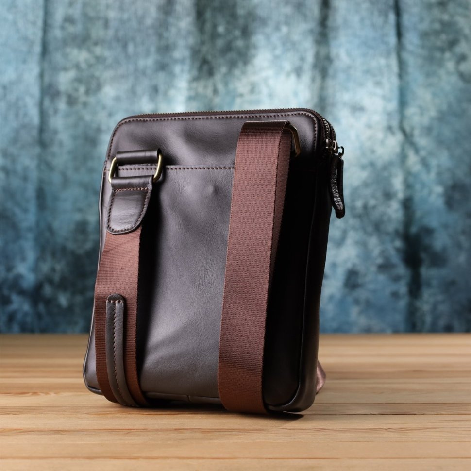 Мужская сумка на каждый день из гладкой кожи через плечо с 2-ми основными отделениями Shvigel коричневая 108362 modnotak фото №10