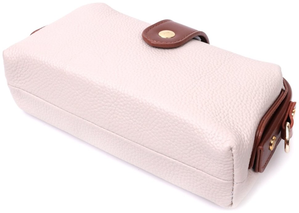Кожаная женская сумка-клатч молочного цвета с фиксацией на магнитную кнопку Vintage 2422426