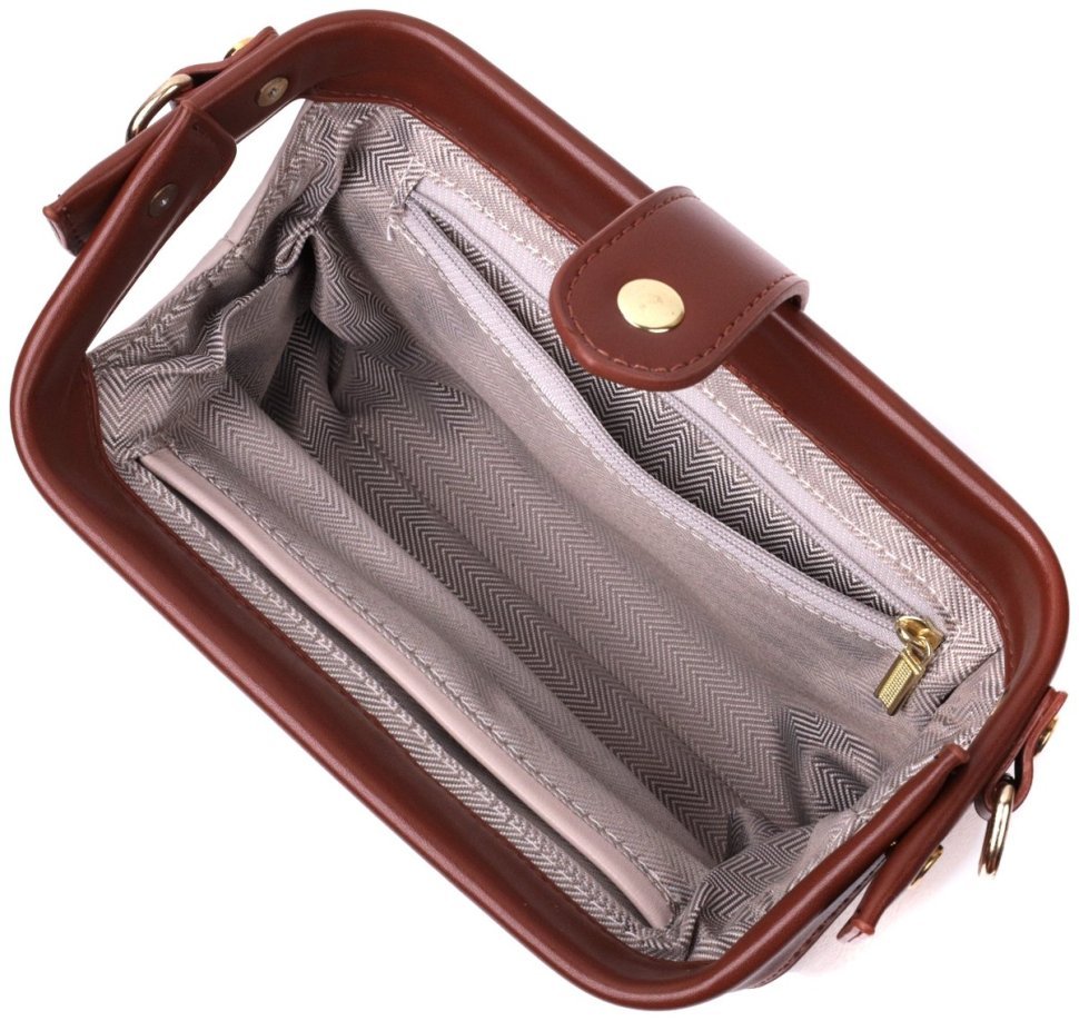 Кожаная женская сумка-клатч молочного цвета с фиксацией на магнитную кнопку Vintage 2422426