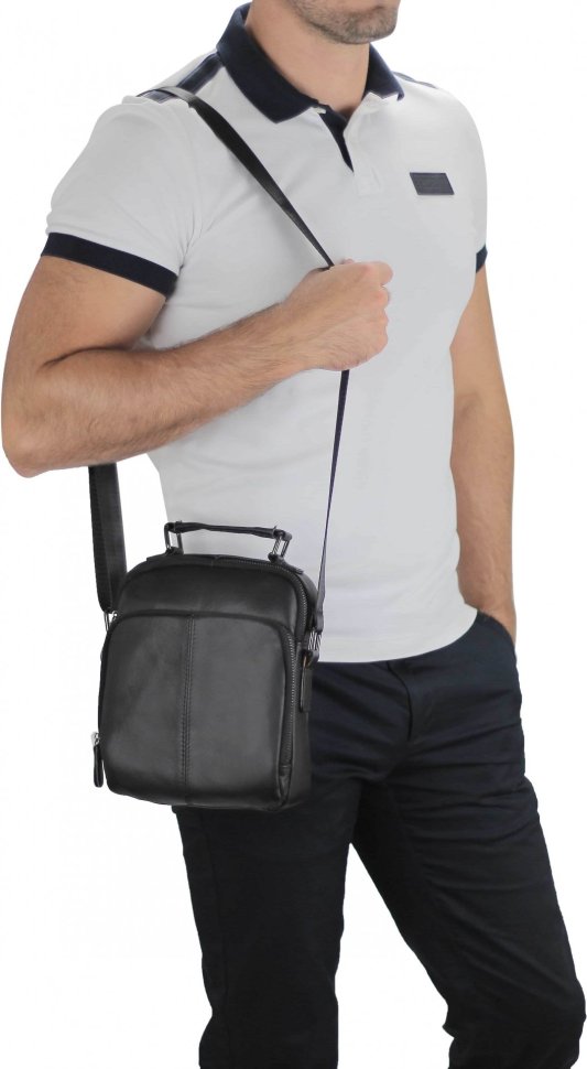 Маленькая мужская сумка-барсетка на плечо из гладкой кожи в черном цвете Tiding Bag (15865)