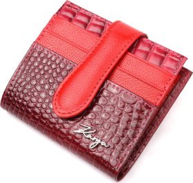 Червоний жіночий гаманець з натуральної шкіри під рептилію з хлястиком на кнопці KARYA (2420949)