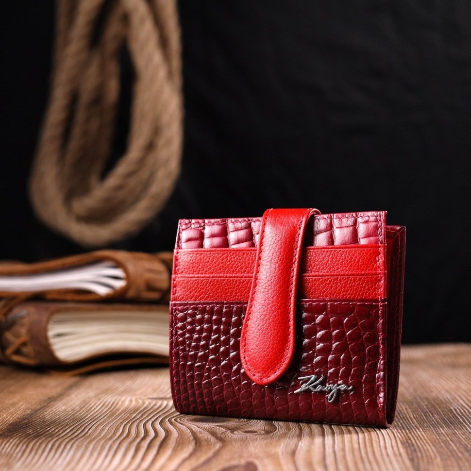 Червоний жіночий гаманець з натуральної шкіри під рептилію з хлястиком на кнопці KARYA (2420949)
