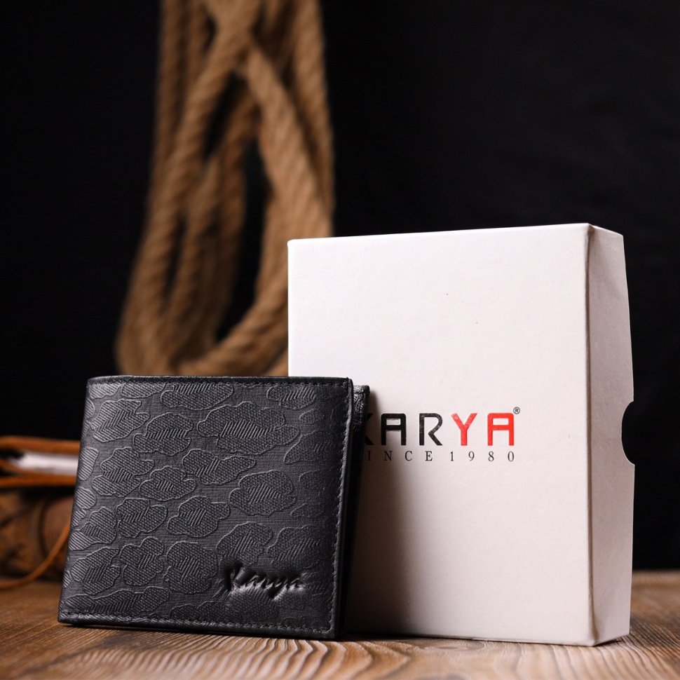 Черный стильный мужской кошелек из натуральной кожи с тиснением без монетницы KARYA (2421049)