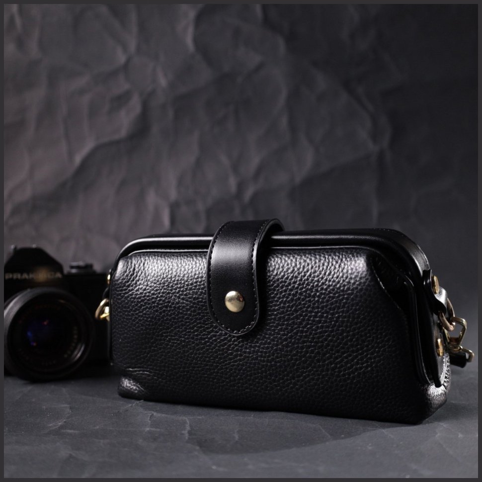 Черная женская сумка-клатч из натуральной кожи с хлястиком на магните Vintage 2422427