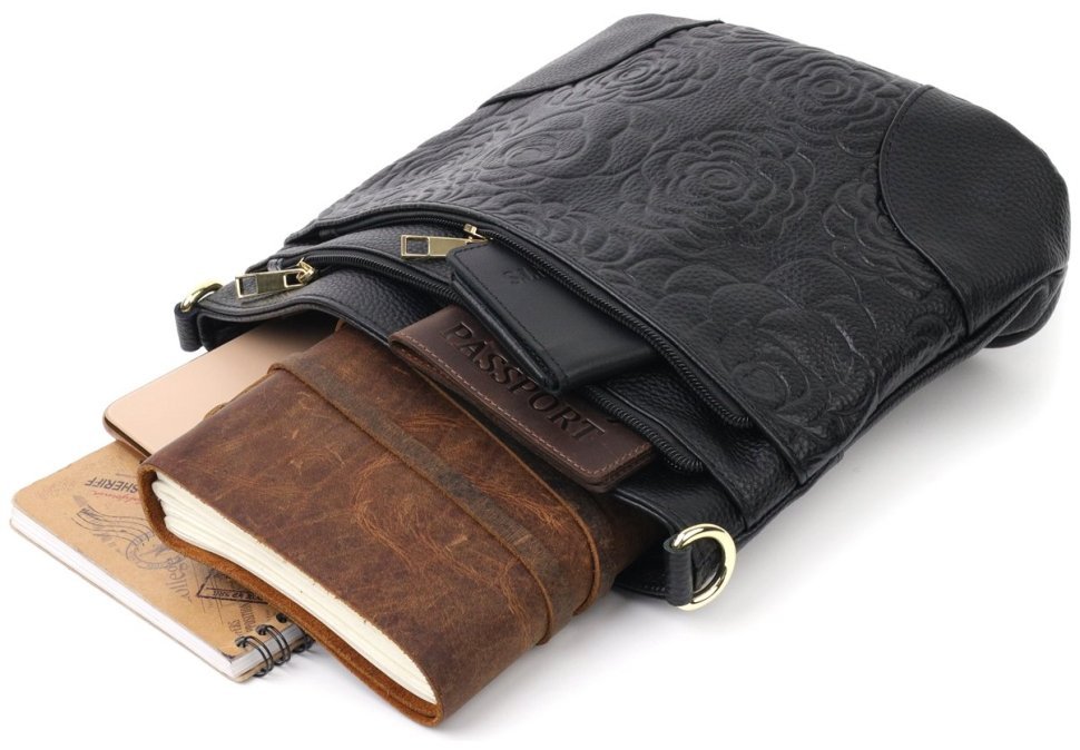 Стильная наплечная женская сумка из натуральной кожи черного цвета с красивым цветочным тиснением Vintage Style 91064 modnotak фото №5