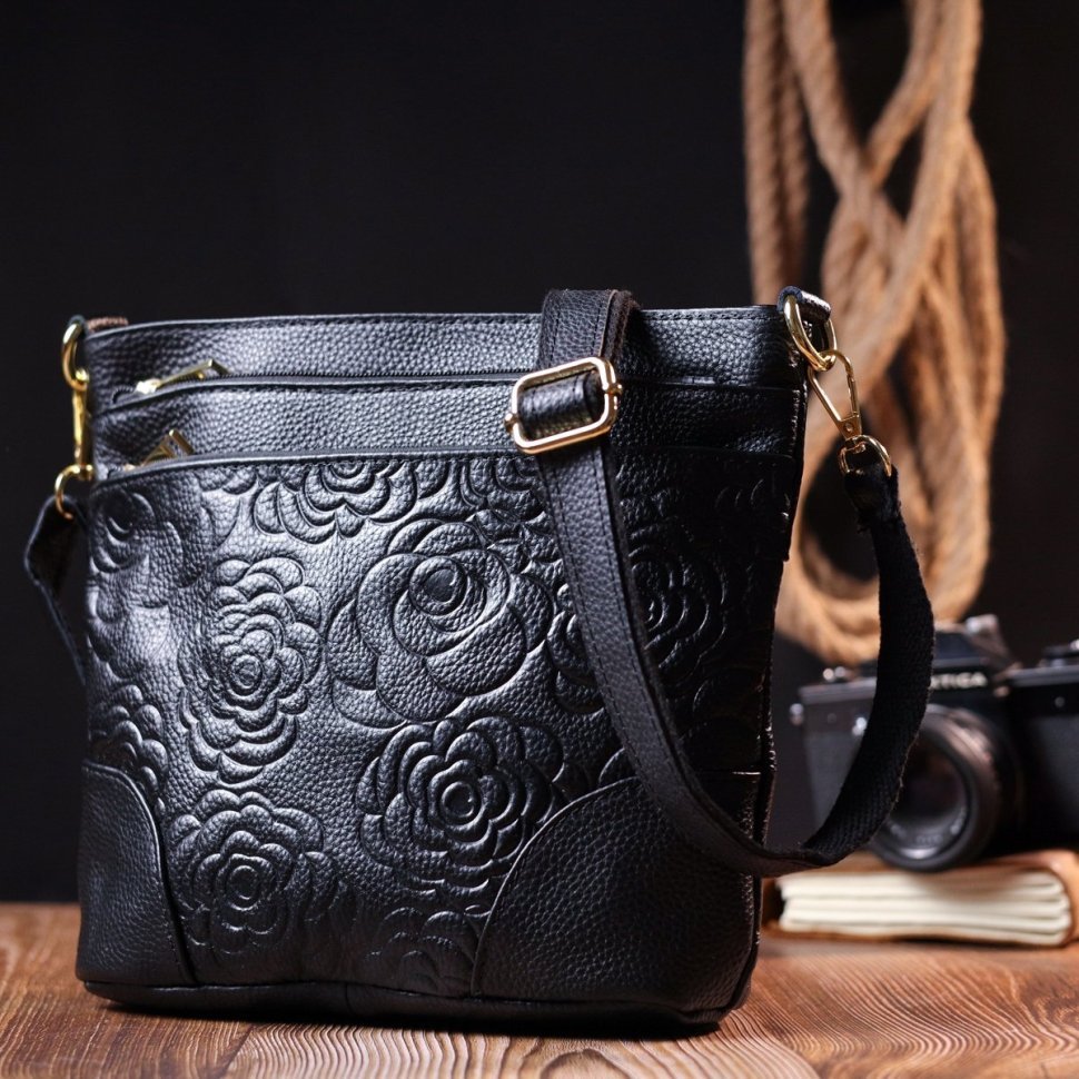 Стильная наплечная женская сумка из натуральной кожи черного цвета с красивым цветочным тиснением Vintage Style 91064 modnotak фото №6