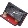 Лакований жіночий гаманець із натуральної шкіри чорно-червоного кольору KARYA (2421366) - 4