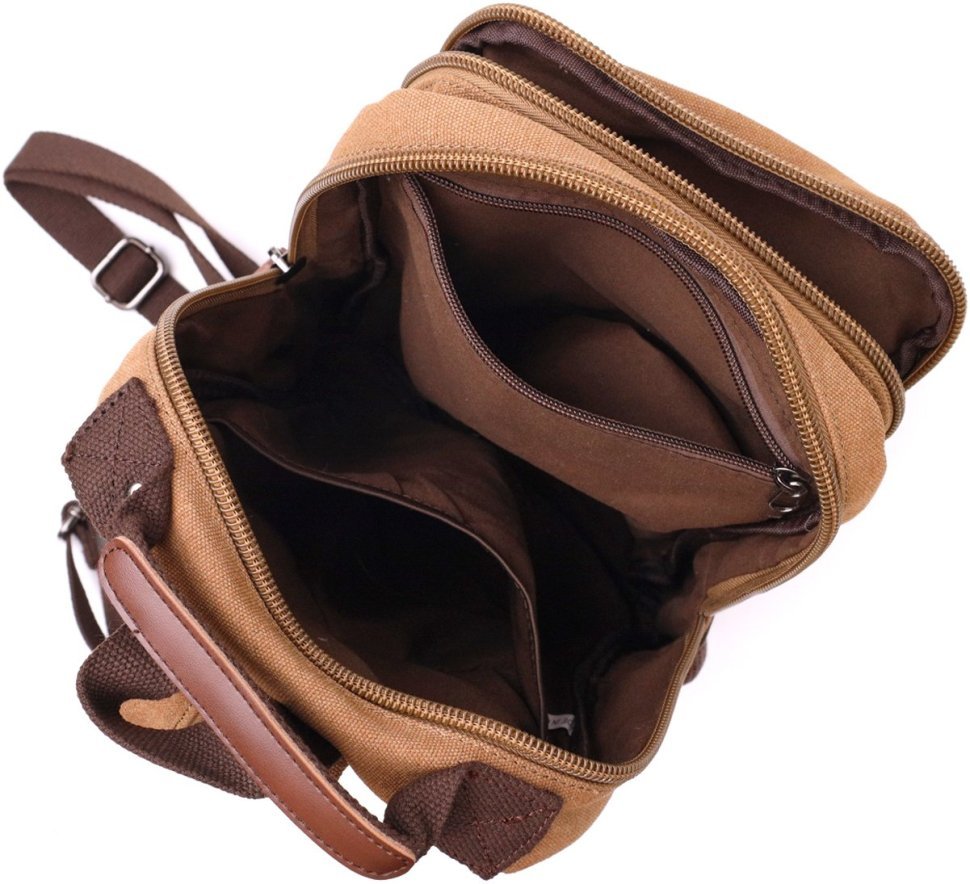 Текстильний чоловічий рюкзак-слінг коричневого кольору з ущільненою спинкою Vintage 2422167