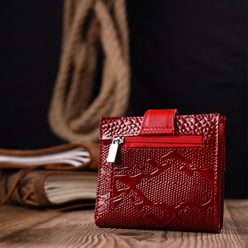 Червоний жіночий гаманець невеликого розміру з натуральної шкіри з тисненням під рептилію KARYA (2420951)