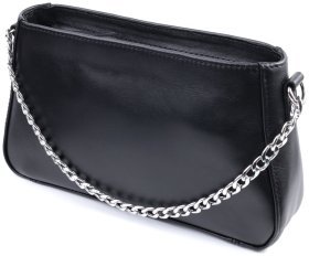 Трендова шкіряна жіноча сумка-багет з ланцюжком Shvigel 2422838 Чорна