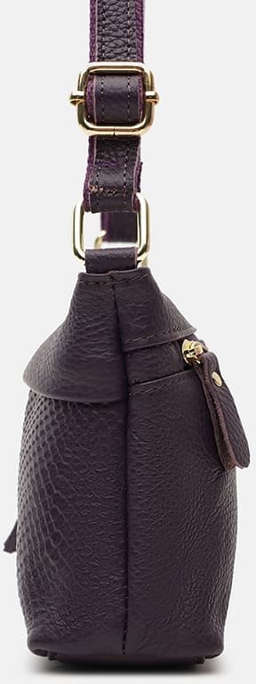 Фіолетова сумка жіноча на плече з натуральної шкіри з фактурою під рептилію Keizer (21270)