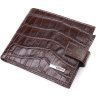 Практичный мужской кожаный кошелек коричневого цвета с тиснением под крокодила KARYA (2421368) - 1