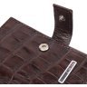 Практичний чоловічий шкіряний гаманець коричневого кольору з тисненням під крокодила KARYA (2421368) - 3