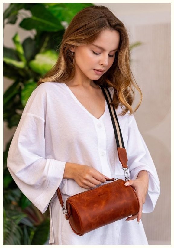 Женская плечевая сумка-кроссбоди из винтажной кожи светло-коричневого цвета BlankNote Cylinder 78966