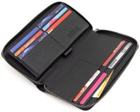 Большой мужской кожаный клатч с раскрытием на 180 градусов и с ремешком для руки Marco Coverna 90867 черного цвета