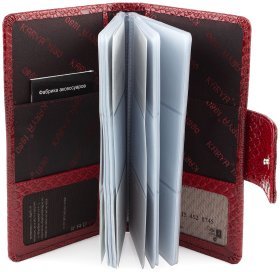 Яркая визитница из натуральной кожи с тиснением под змею KARYA 008-019