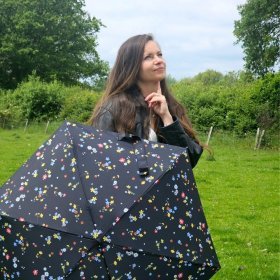 Женский складной зонт Fulton L501-041604 Tiny-2 Buttercup Sprig (Компактный, черный с рисунком веточки лютика, механика) 94367