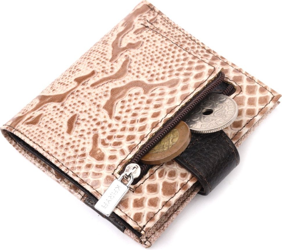 Жіночий гаманець бежевий з натуральної шкіри під змію з хлястиком на кнопці KARYA (2420953)