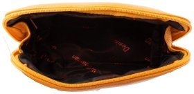 Горчичная женская косметичка из фактурной кожи на одно отделение Desisan 80068