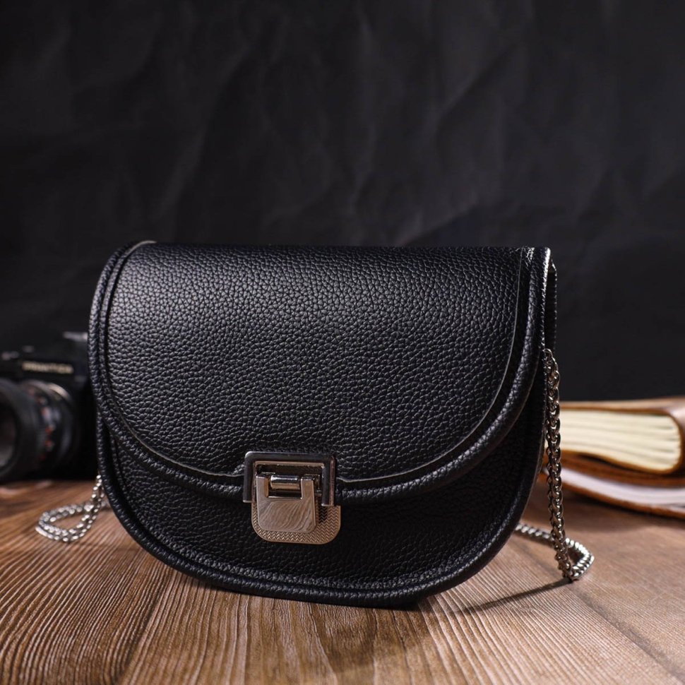 Стильная женская сумка из натуральной кожи черного цвета на цепочке Vintage (2422118)