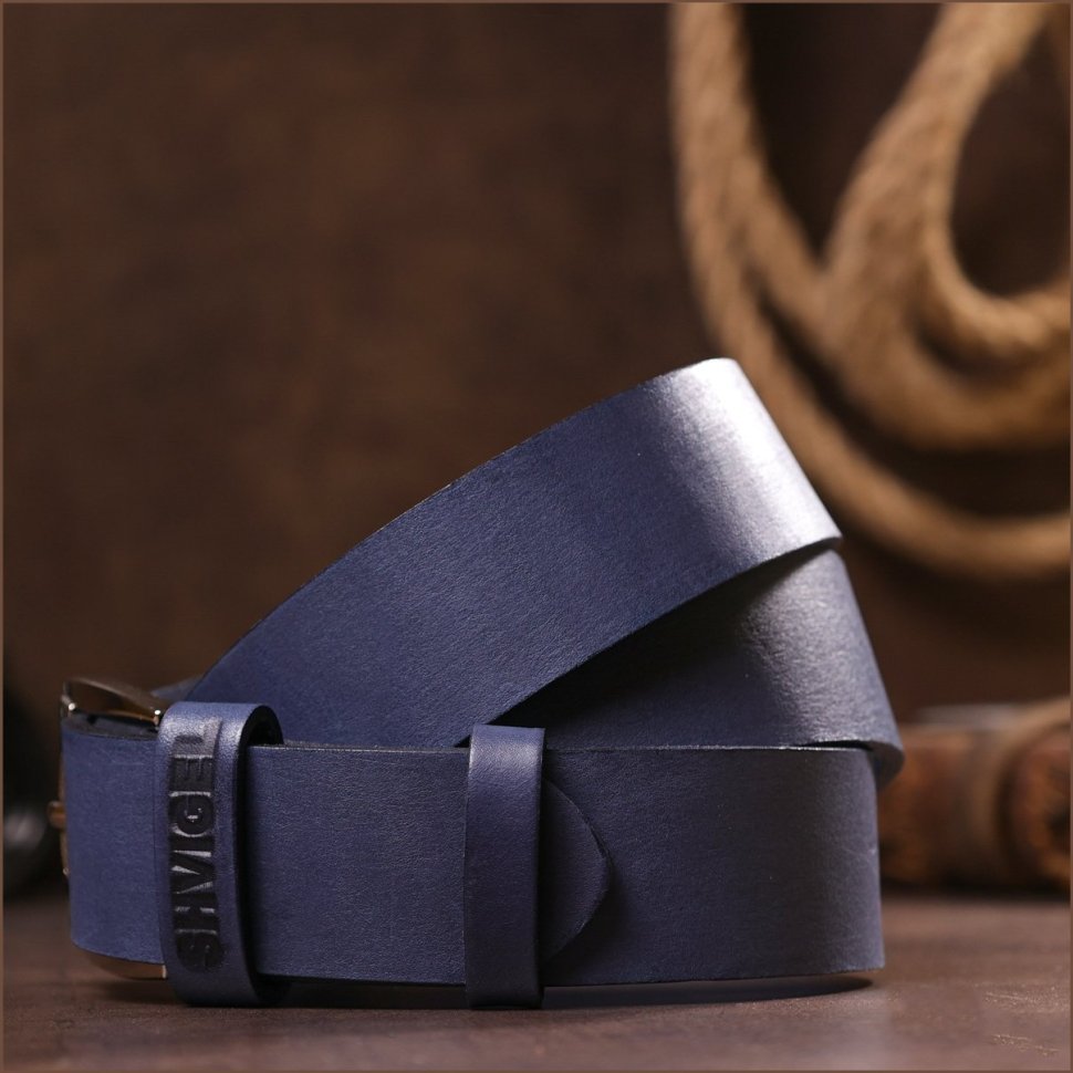 Универсальный кожаный мужской ремень синего цвета с серебристой пряжкой SHVIGEL 2411254
