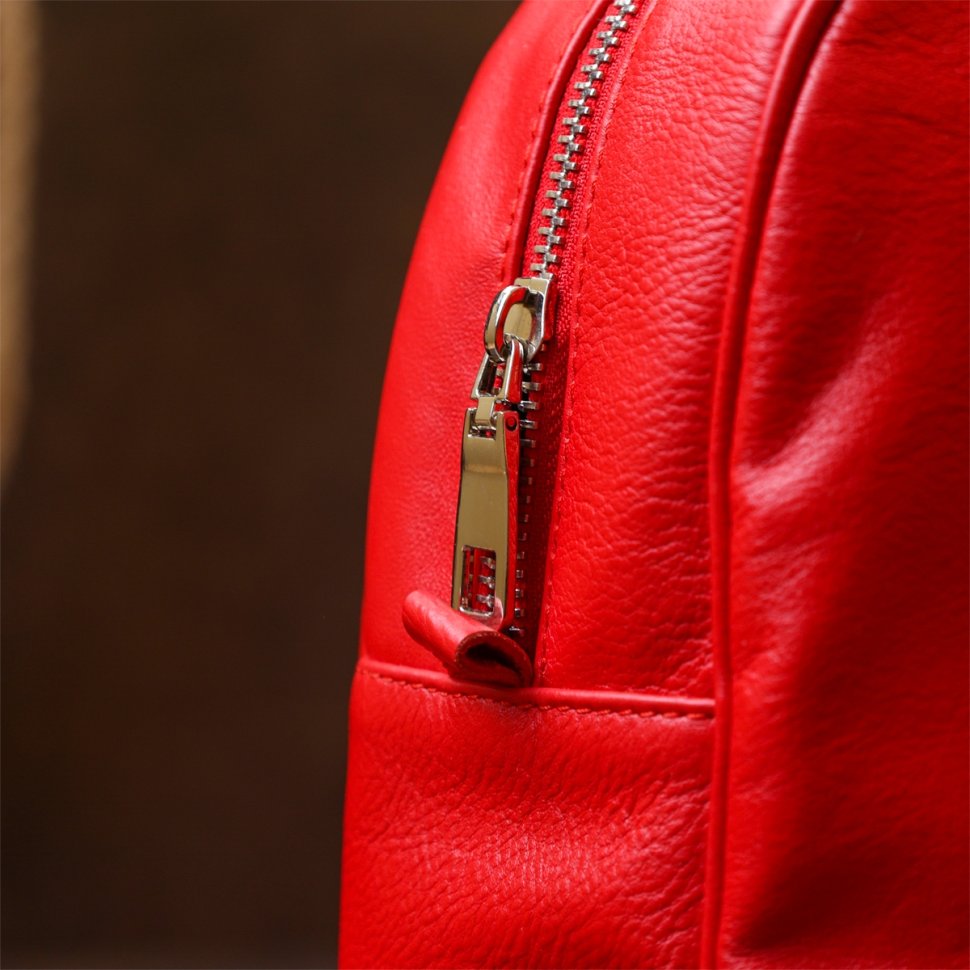 Невеликий жіночий шкіряний рюкзак насиченого червоного кольору Shvigel (16316)