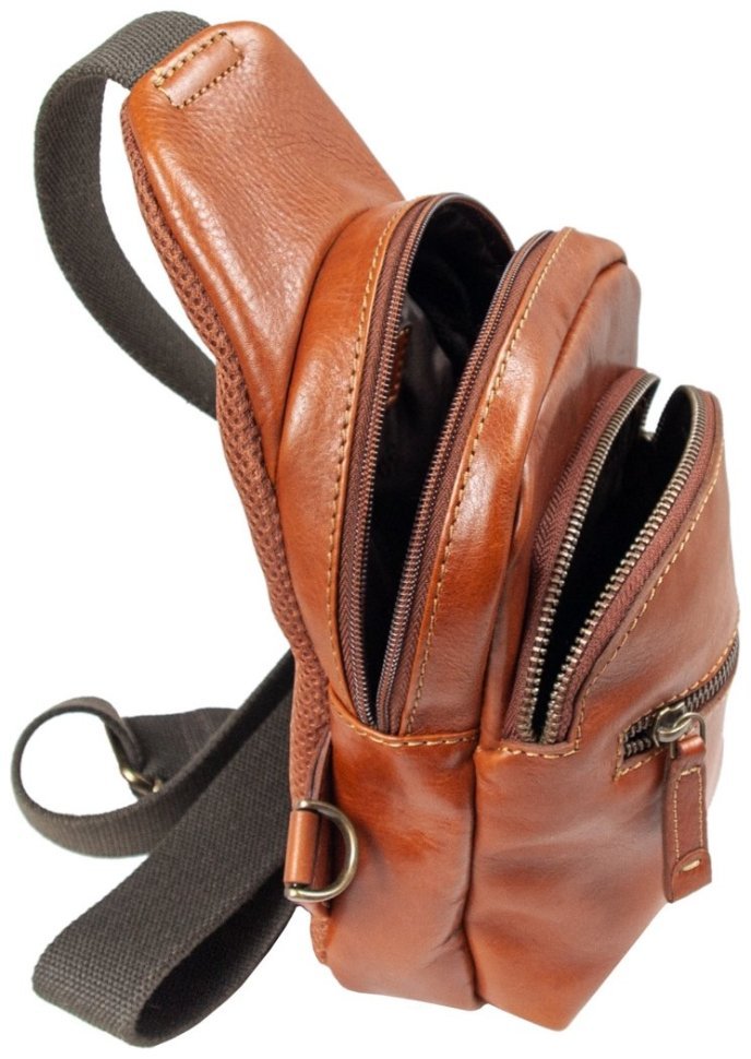 Вместительная мужская сумка слинг из натуральной гладкой кожи коричневого цвета Ashwood 94169 (Великобритания) modnotak фото №8