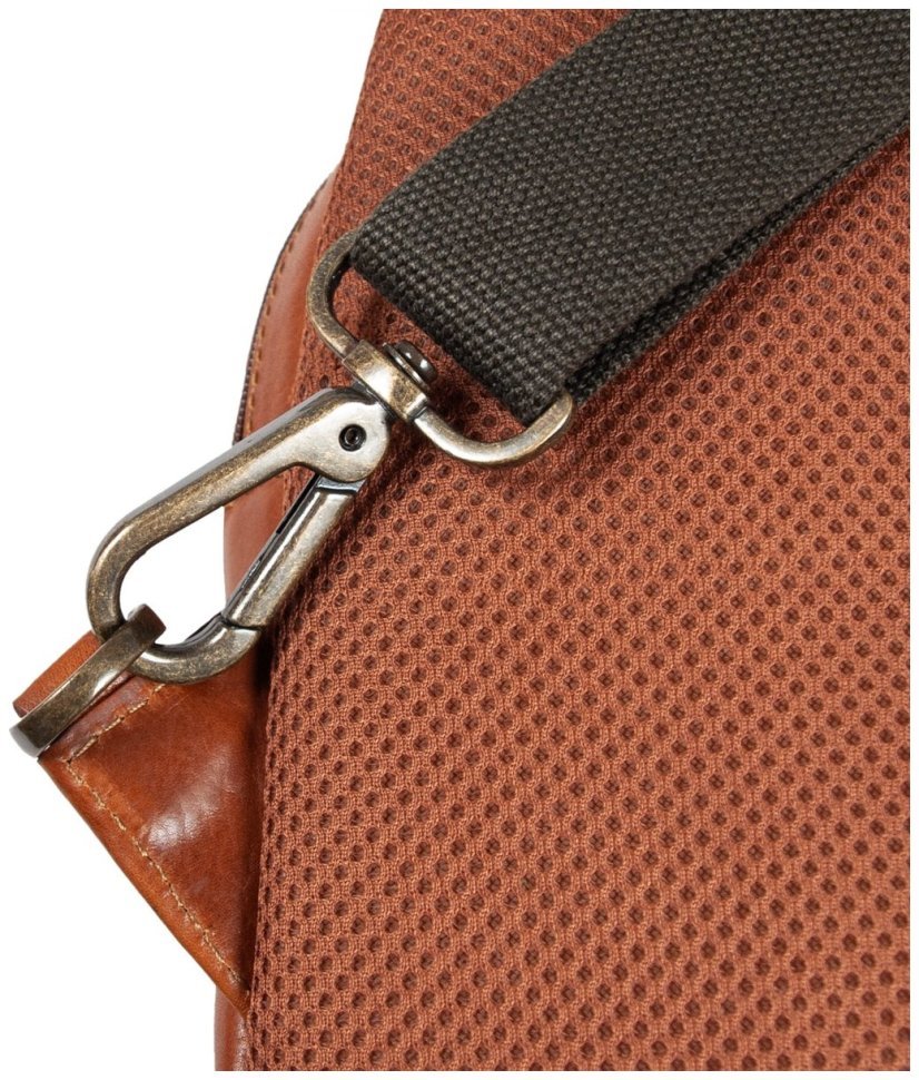 Вместительная мужская сумка слинг из натуральной гладкой кожи коричневого цвета Ashwood 94169 (Великобритания) modnotak фото №10