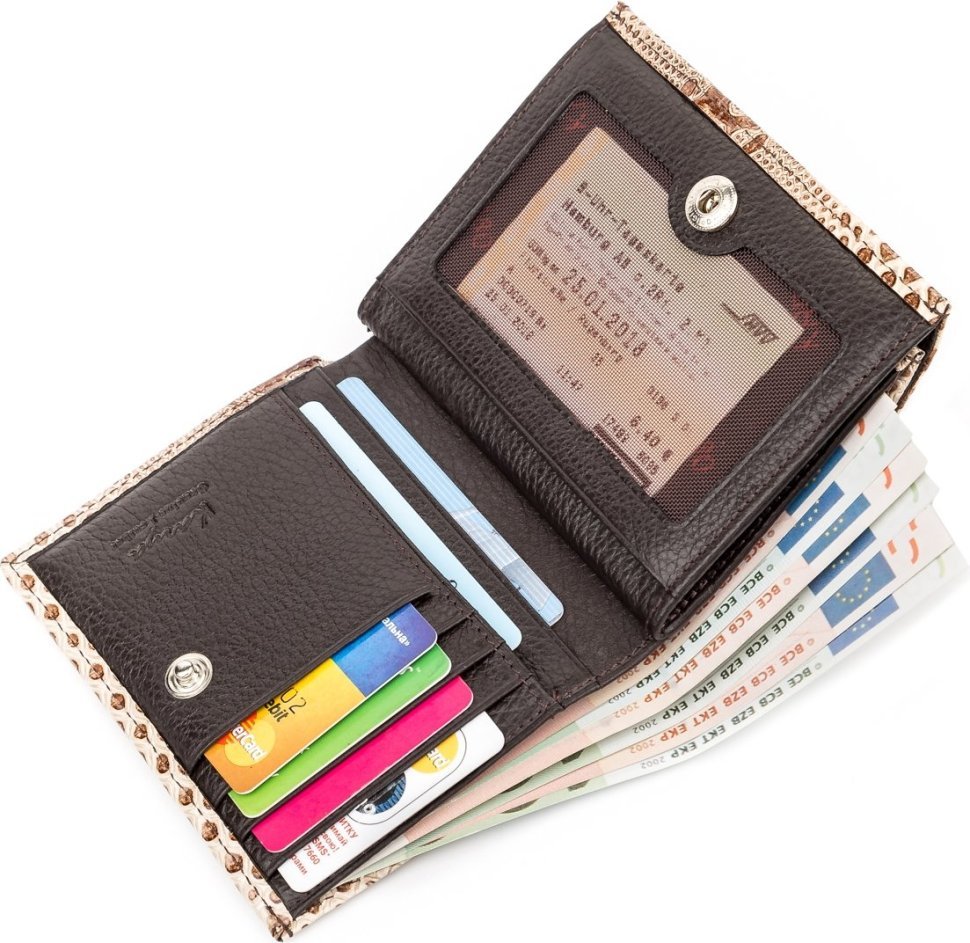 Шкіряний жіночий гаманець бежевого кольору з тисненням під змію KARYA (2417146)