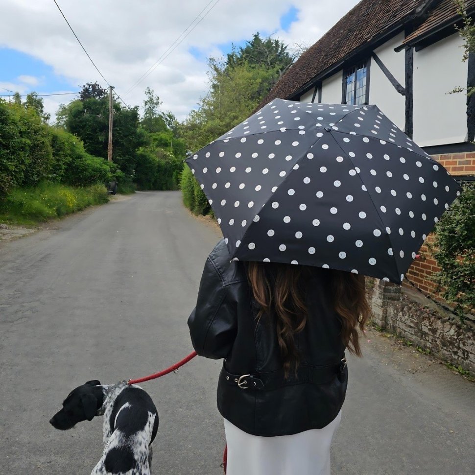 Женский складной зонт Fulton L501-041628 Tiny-2 Smiley Spot (Компактный, черный с принтом смайликов, механика) 94369 modnotak фото №5