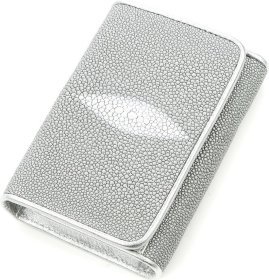 Вертикальный кошелек серебристого цвета из кожи ската STINGRAY LEATHER (024-18636)
