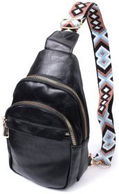 Слинг-сумка из гладкой экокожи с этническим ремешком Vintage 22770 Черная
