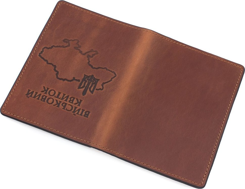 Світло-коричнева шкіряна обкладинка для військового квитка з малюнком картки України - Grande Pelle (21953)