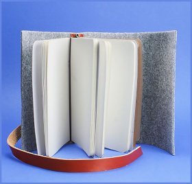 Фетровый блокнот (Софт-бук) с кожаными коричневыми вставками BlankNote (13670)