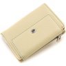 Шкіряний жіночий гаманець молочного кольору на магніті ST Leather 1767270 - 3