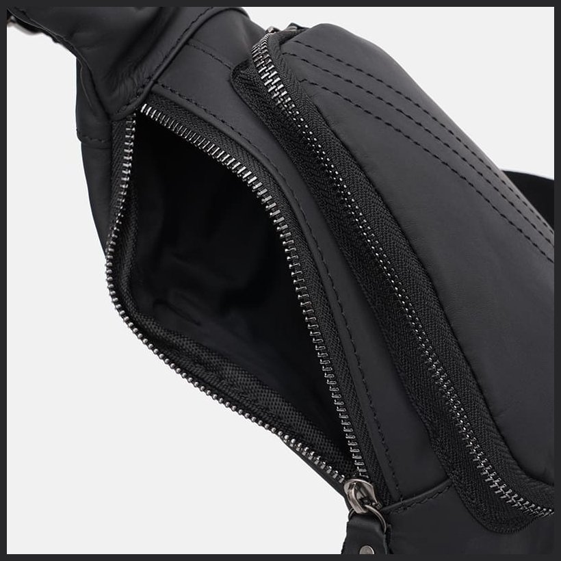 Чоловіча стильна сумка-слінг через плече із натуральної шкіри чорного кольору Keizer 71671